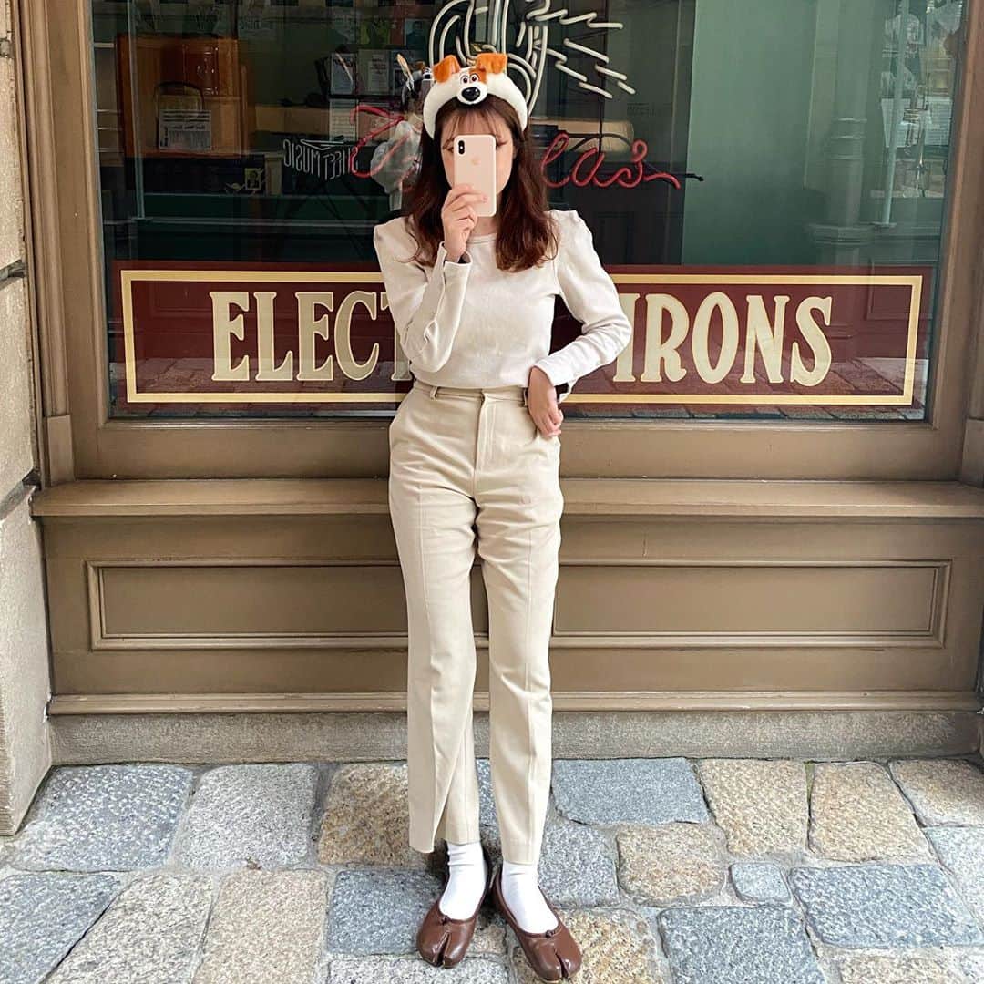のインスタグラム：「🐶 私的今期No.1カチューシャ✌︎  #ペット #マックス #つけてる人出会わず #ユニバコーデ」