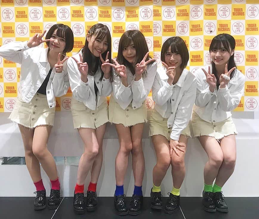 東坂みゆのインスタグラム：「#フラミングの法則 タワーminiダイバーシティ東京プラザ店さん  自粛明け最初のイベント‼️ 有難う御座いました☺️  今月のライブ予定  14日🦩タワーレコード池袋 15日🦩V Vレイクタウン 16日🦩(フラゲ日)エンタバアキバ 17日🦩(CD発売)HMV&BOOKS渋谷 19日🦩(生誕祭)TwinBoxGARAGE 27日🦩iDOL BOX  お待ちしておりまーす！」
