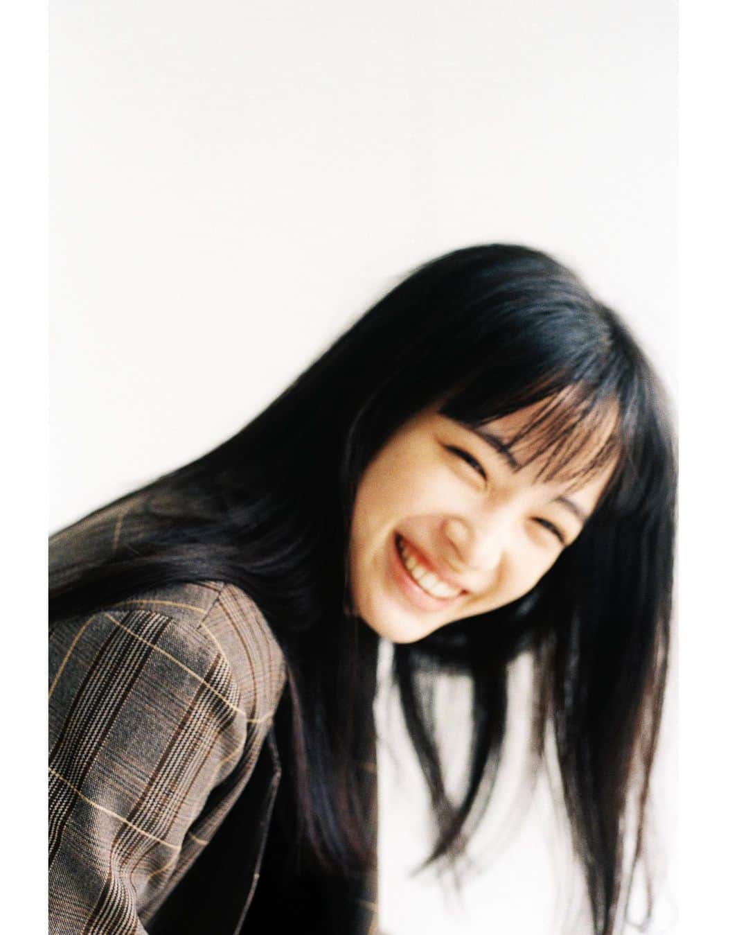 モーガン茉愛羅のインスタグラム：「Suzu Hirose 2021 calendar 🦋🦋」