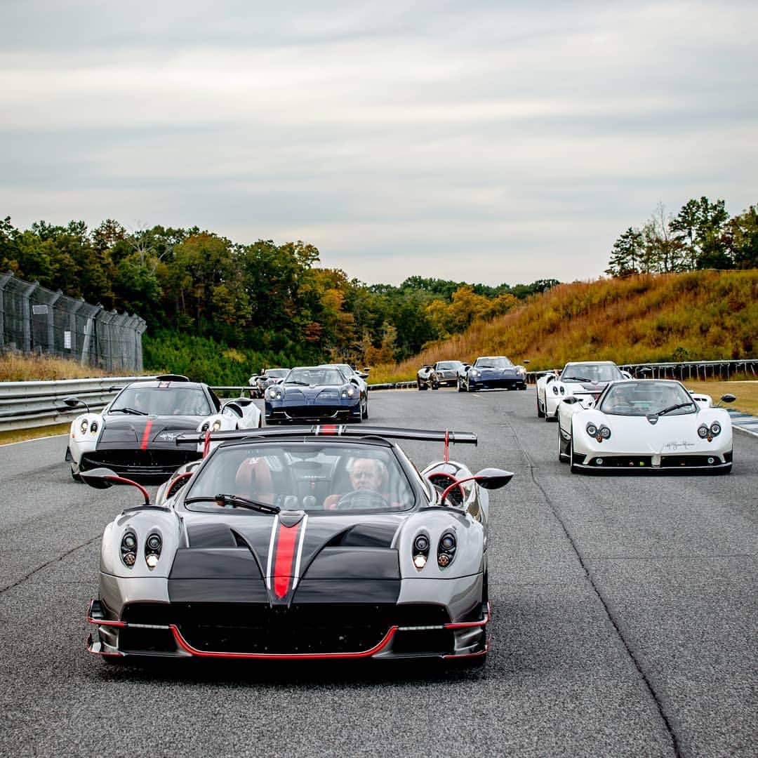 パガーニ・アウトモビリのインスタグラム：「Always in the lead... happy birthday Maestro!  #pagani #horaciopagani #hp #zonda #zondaf #huayra #huayrabc #huayraroadster #roadsterbc #paganiraduno」