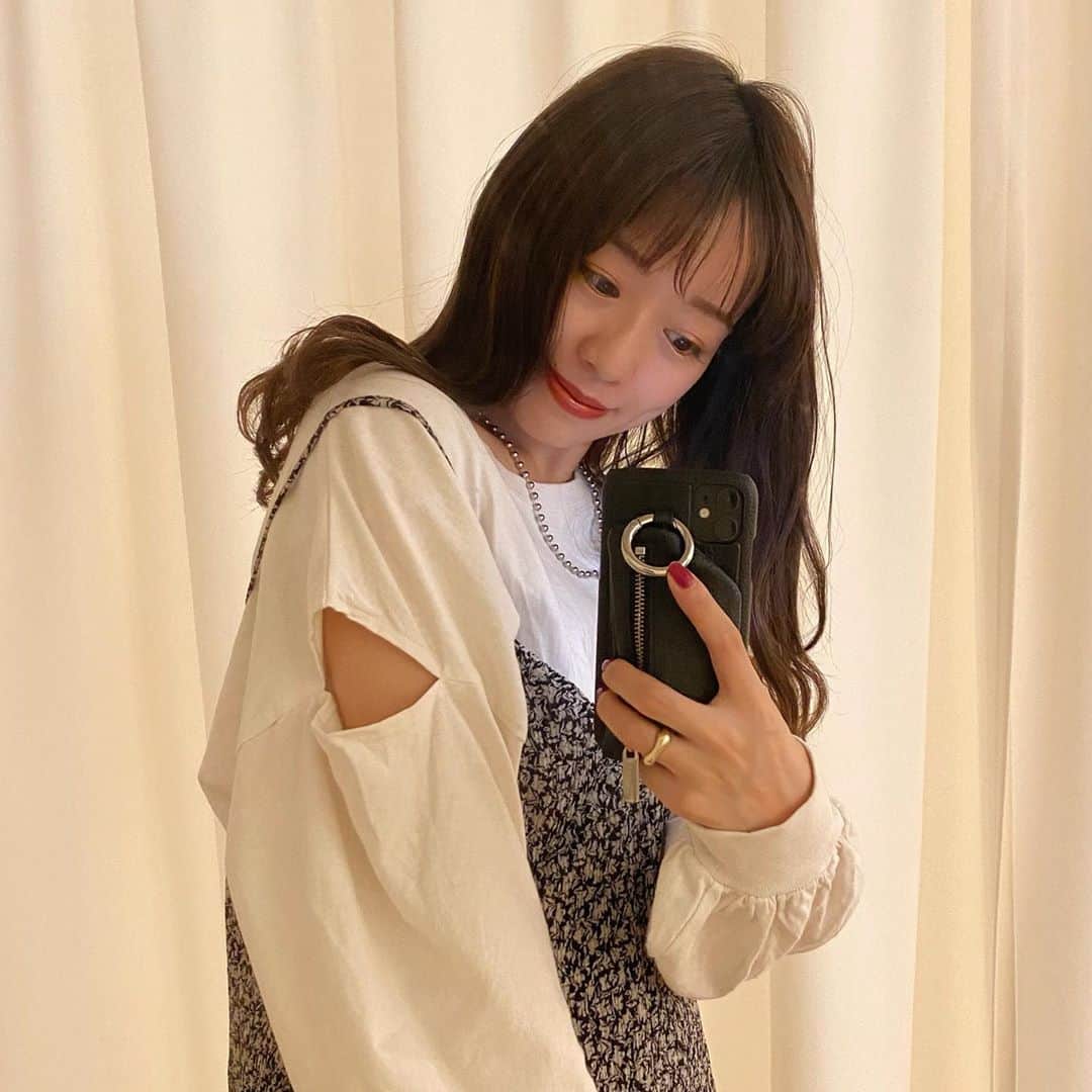 吉田佳菜のインスタグラム：「ㅤㅤㅤㅤㅤㅤㅤㅤㅤㅤㅤㅤㅤ ㅤㅤㅤㅤㅤㅤㅤㅤㅤㅤㅤㅤㅤ 多分買ってから毎週欠かさず着てる オープンショルダーのロンT🤭 ㅤㅤㅤㅤㅤㅤㅤㅤㅤㅤㅤㅤㅤ これからの季節もニットとレイヤードしたり インナーとして使えるからまだまだヘビロテしそう！♪ ㅤㅤㅤㅤㅤㅤㅤㅤㅤㅤㅤㅤㅤ ㅤㅤㅤㅤㅤㅤㅤㅤㅤㅤㅤㅤㅤ #kana_chicode #ちわcode #whoswhochico #salonbychico ㅤㅤㅤㅤㅤㅤㅤㅤㅤㅤㅤㅤㅤ」