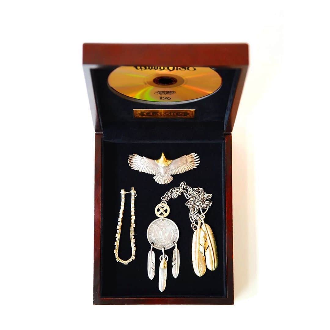 ANARCHYのインスタグラム：「@anarchysfactory  My toys ⛓ GOLD DISC 💽」