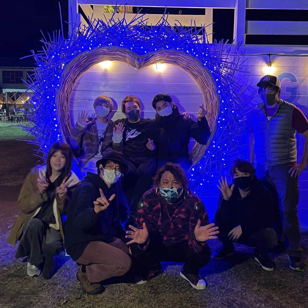 トミックのインスタグラム：「千葉でみんなでグランピング(ﾟ∀ﾟ)  #トミスタj  #トミック　#Youtuber #1人ずつ増やすタイプの写真撮りたかった #カズさん寒そう #なんかタグ付けできなかった人ごめんね❤️」