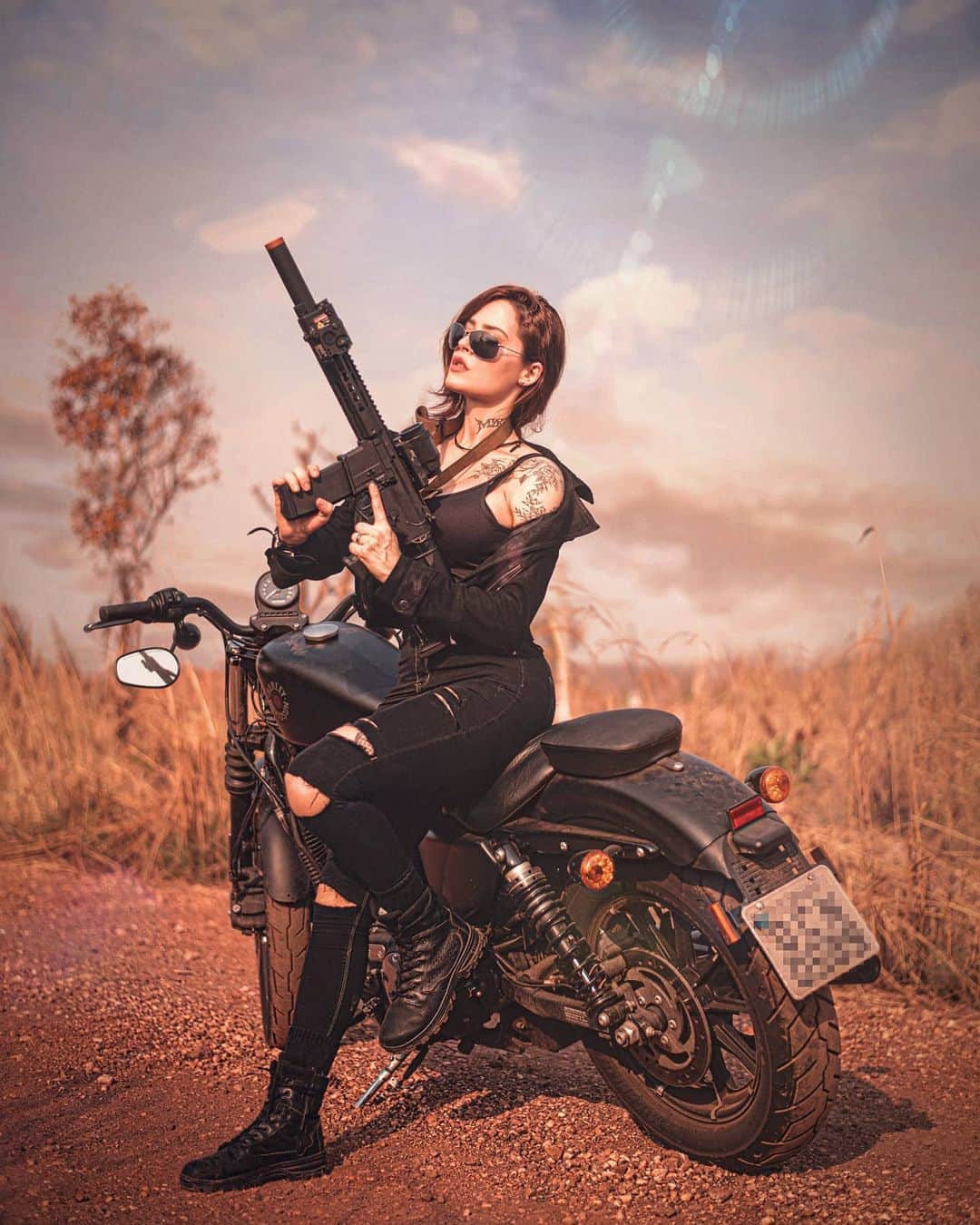 Anna Vargasのインスタグラム：「I'm such a Terminator!😌😎 Gonna end you all with plastic spheres. . 📸 @_leonardoribeirooo Local: CTT da @fhtreinamentosespeciais . Parceiros: LOJA: @store_airsoft Use o cupom MYST para ganhar 5%OFF . EQUIPAMENTOS TÁTICOS: @511tacticalbrasil . MUNIÇÃO: @spartanairsoftmunition . TREINAMENTOS TÁTICOS: @fhtreinamentosespeciais . MIRAS: @mundomira . PATCHES BORDADOS: @1ciadistintivosoficial . SITES: @sitevipinternet . CAMISETAS: @teamsix.brasil . #airsoft #airsoftbrasil #milsim #airsoftgirl #tactical #tacticool #military #airsoftcommunity #girlsandguns #terminator #sarahconnor #laracroft #tombrider #wasteland #postapocalyptic #zombieapocalypse #modify #harleydavidson #motorcycle #mafia #gangsta」