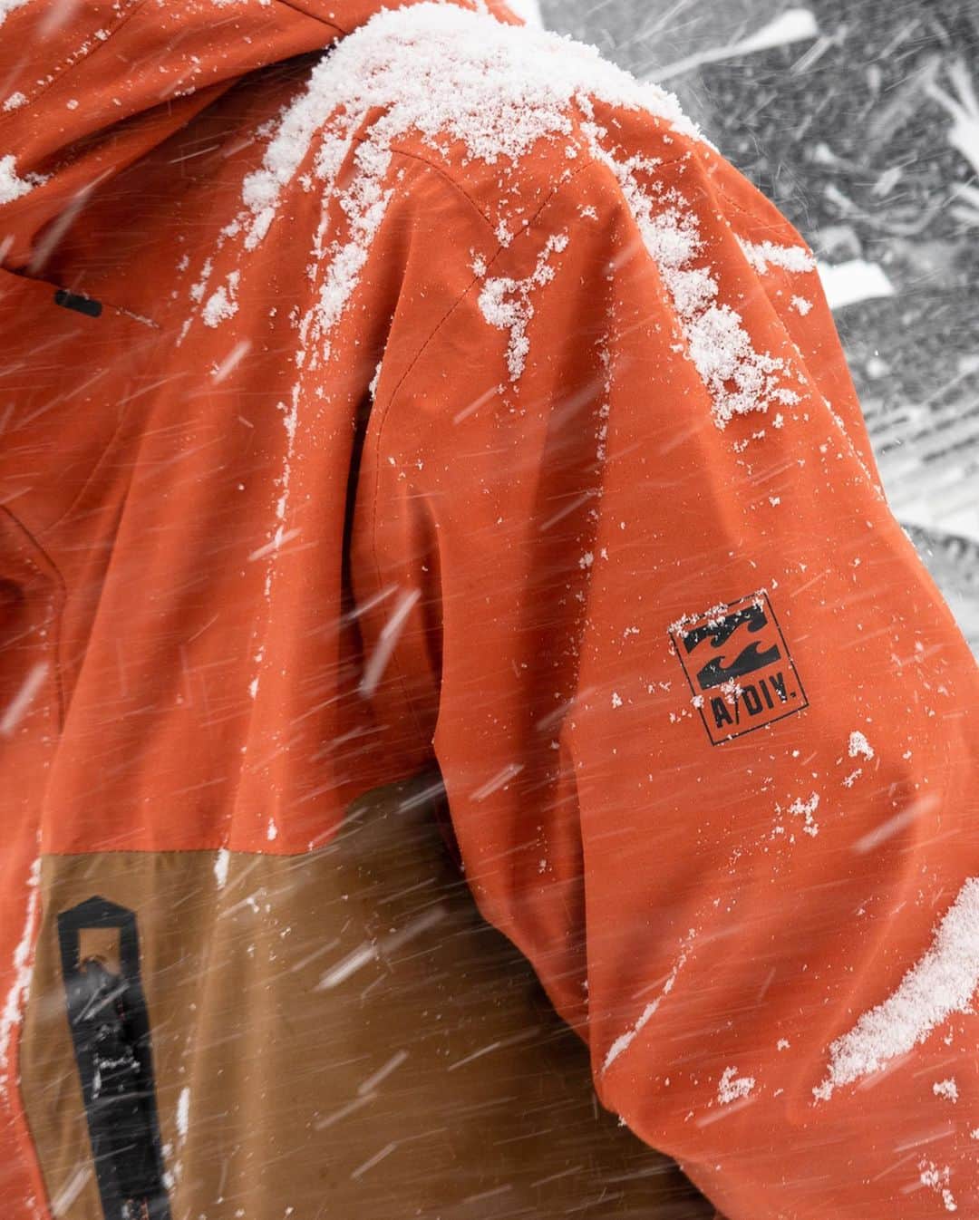 ビラボンさんのインスタグラム写真 - (ビラボンInstagram)「Warmth: meet style.⠀ ⠀ Introducing the Delta jacket - trusted by @wolfgangnyvelt. Purpose-built to keep you warm and dry in the harshest conditions - the Delta features SYMPATEX® stretch fabric with 45k waterproofing, fully taped seams and 60g insulation.⠀ ⠀ Swipe and tap to shop - and hit our bio to explore the full snow collection.⠀ ⠀ #BillabongAdventureDivision」11月10日 23時54分 - billabong