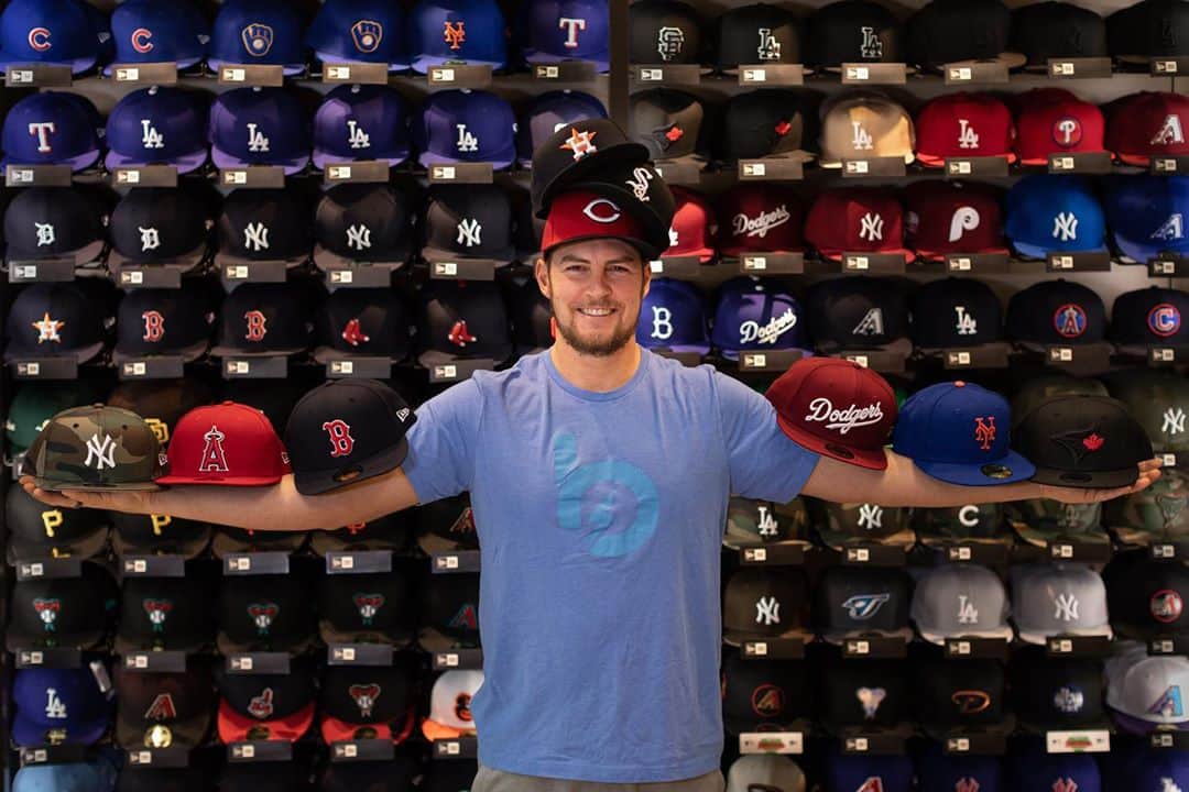 トレバー・バウアーさんのインスタグラム写真 - (トレバー・バウアーInstagram)「I’ve signed with........@lids! 🧢  Excited to be the first MLB player to partner with Lids to bring y’all exclusive hats, merchandise, and content‼️ Let’s gooooo!」11月10日 23時56分 - baueroutage