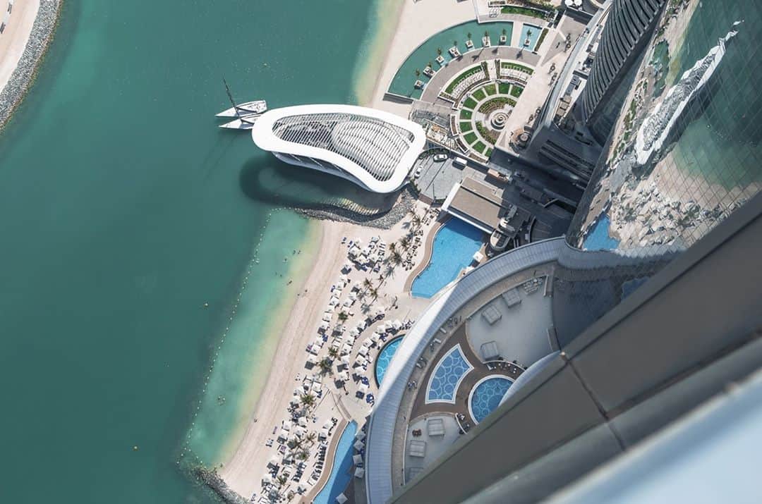 Conrad Hotelsのインスタグラム：「Find yourself a piece of serenity in one of @conradetihadtowers' three pools or private beach right in the heart of the Corniche.」