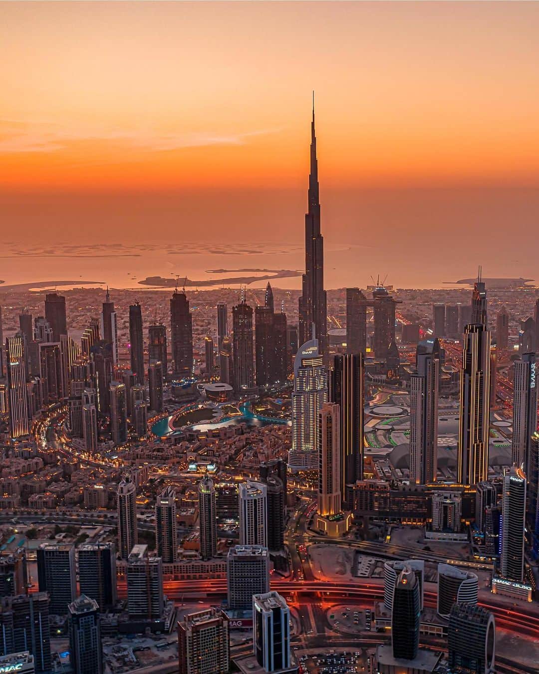 エミレーツ航空さんのインスタグラム写真 - (エミレーツ航空Instagram)「There are destinations and then there’s Dubai.  #MyDubai @visit.dubai   📸 @bikooig」11月11日 0時00分 - emirates
