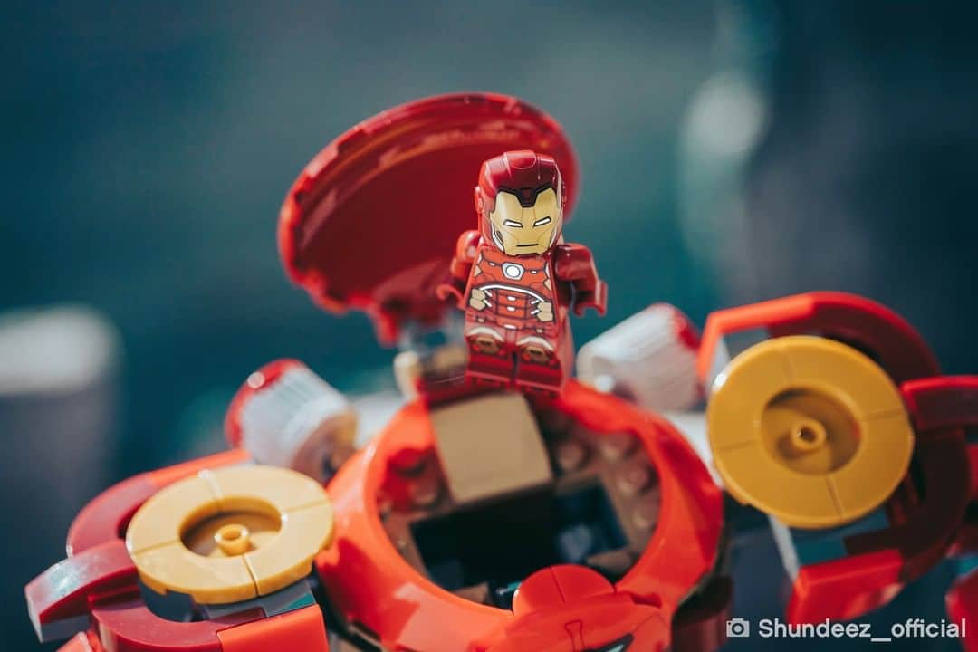LEGOさんのインスタグラム写真 - (LEGOInstagram)「Iron Man + Hulkbuster armor = mega 😎  #LEGOMarvel 📸 @shundeez_official @brickcentral  @marvel」11月11日 0時00分 - lego