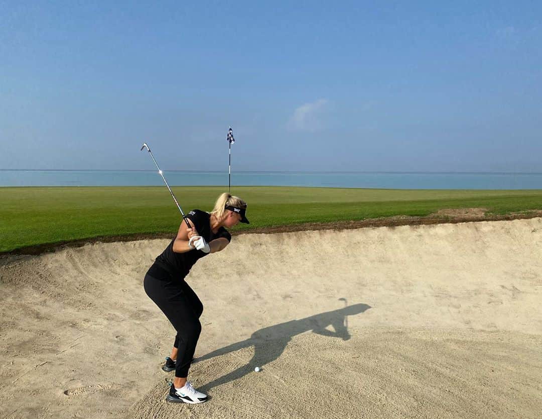 アンナ・ノルドクビストさんのインスタグラム写真 - (アンナ・ノルドクビストInstagram)「Thank you @saudiladiesintl for believing in us and for your support in @letgolf - this is the first Women’s golf tournament ever being held in Saudi. Big applaude to @golf_saudi for their vision to empower female golf and introduce more ladies to the game. Within the next year, their “Ladies First Club” project has a mission to give away 1000 (!) free golf memberships and lessons to females in Saudi to give them the opportunity to start playing.   I think this year its very easy to look back and realize how fortunate we are for all the things me usually take for granted. Ive been a global player since I turned pro in 2009 and held dual memberships on the LPGA and LET Tour ever since. Golf has taken me to places I never could have imagine and its inspiring to see more opportunities created for us, for young girls and other females all over the world. I hope golf can bring more female golfers the same joy, happiness and memories golf has given me over the years. I look forward to continue wanting to grow the game all over the world and to be an inspiration for others to dream big. #LadiesFirst #togetherwecanmakeadifference」11月11日 0時05分 - a_nordqvist