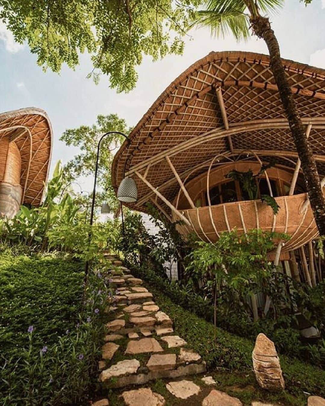 BEAUTIFUL HOTELSさんのインスタグラム写真 - (BEAUTIFUL HOTELSInstagram)「Comfort and luxury with nature in mind! Ulaman Eco Retreat aims to be environmentally conscious in its practices—from bamboo villas to recycling and composting, creating an eco-friendly stay in Bali. 🍃  Each villa has its own salt water pool and has gorgeous views of the Balinese rice paddies and forest. The entire property can accommodate 22 guests, ideal for intimate weddings, couples and families.   Can't wait for Bali to open? Bookmark this for your next trip. 🔖  📸 @alifeiimagined @agirlwhoblooms @ulamanbali 📍 @ulamanbali, Indonesia」11月11日 0時11分 - beautifulhotels
