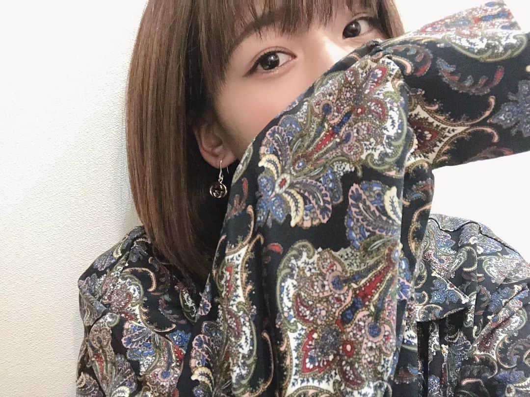 橘ひなたのインスタグラム：「23歳になりました💭🐾 みんなたくさんのおめでとうを送ってくれて本当にありがとう！！ワイはとってもうれじいいい🤤❤  こんなにもたくさんの人に愛されてるんだと思うと頑張って来てよかったなと思うし、まだまだもっと頑張らなきゃなって改めて気が引き締めれるよ🙊💥  22歳は色々な壁にぶつかって、挑戦して、成長した1年だったなってすごく思う💭🤔 それを乗り越えられたのはもちろん自分のチカラもあるけど、何よりふぁんのみんながずっと待っててくれたからでみんなの存在に支えられてたからだと思うな。本当にありがとう💭🌻  23歳は自分のやりたい事に素直に！ 思った事や伝えたい事はしっかり伝えられるように！ 自分に正直に、日々上を目指して頑張りまする💭☝🏻  これからも応援よろしくお願いします！ワイと一緒にぐーんと上に行こうなっ💭😋 そして… いっぱいの好きを、くださあい🐰❤」