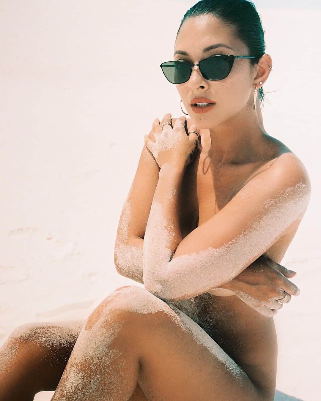 ジョーディン・テイラーのインスタグラム：「It’s my birthday week (11.14) No better time for my birthday suit 🥳 If my epidermis got your attention, may I please make a birthday request. Nothing would make me happier for my 30th birthday than a donation to @pencilsofpromise . Link is in my bio 🥰」