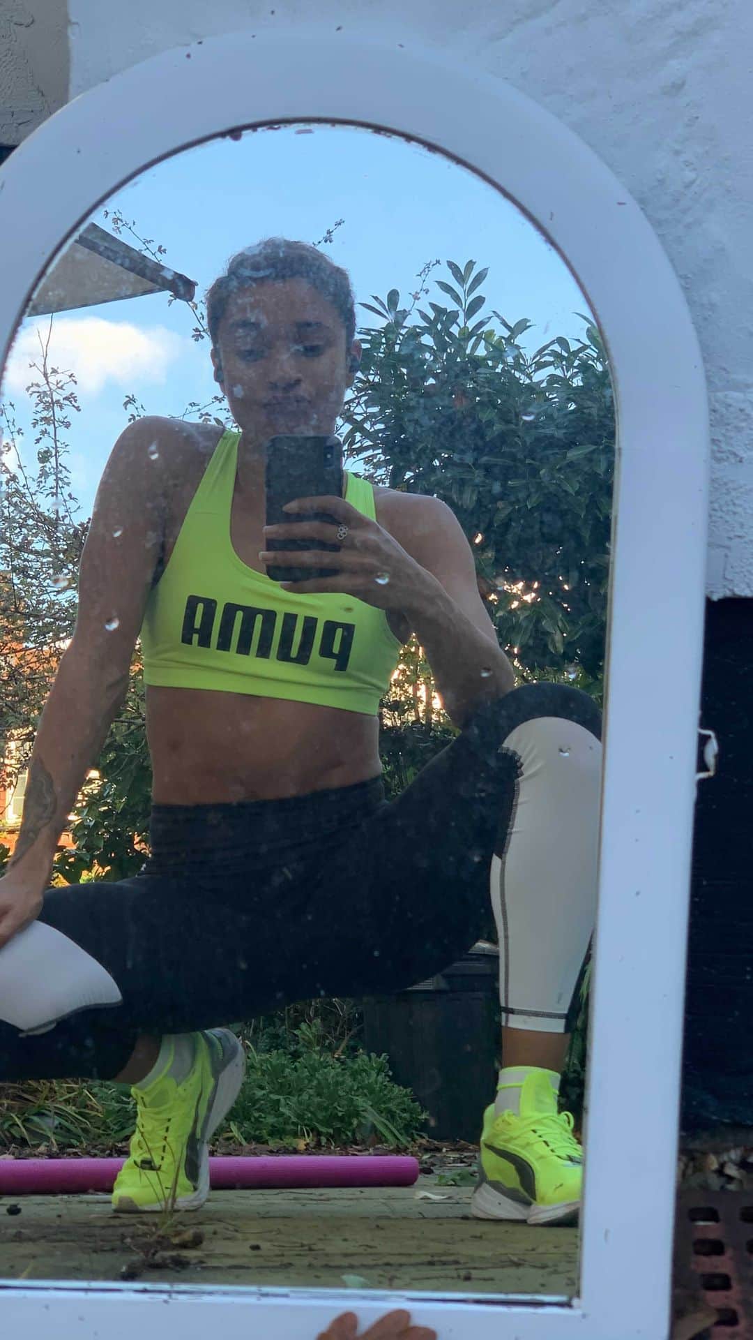 ジョディ・ウィリアムズのインスタグラム：「adapted @ home weight session post 150’s cc: @freckyd  #athomeworkout #athlete #fitness #workout #fitnessmotivation」