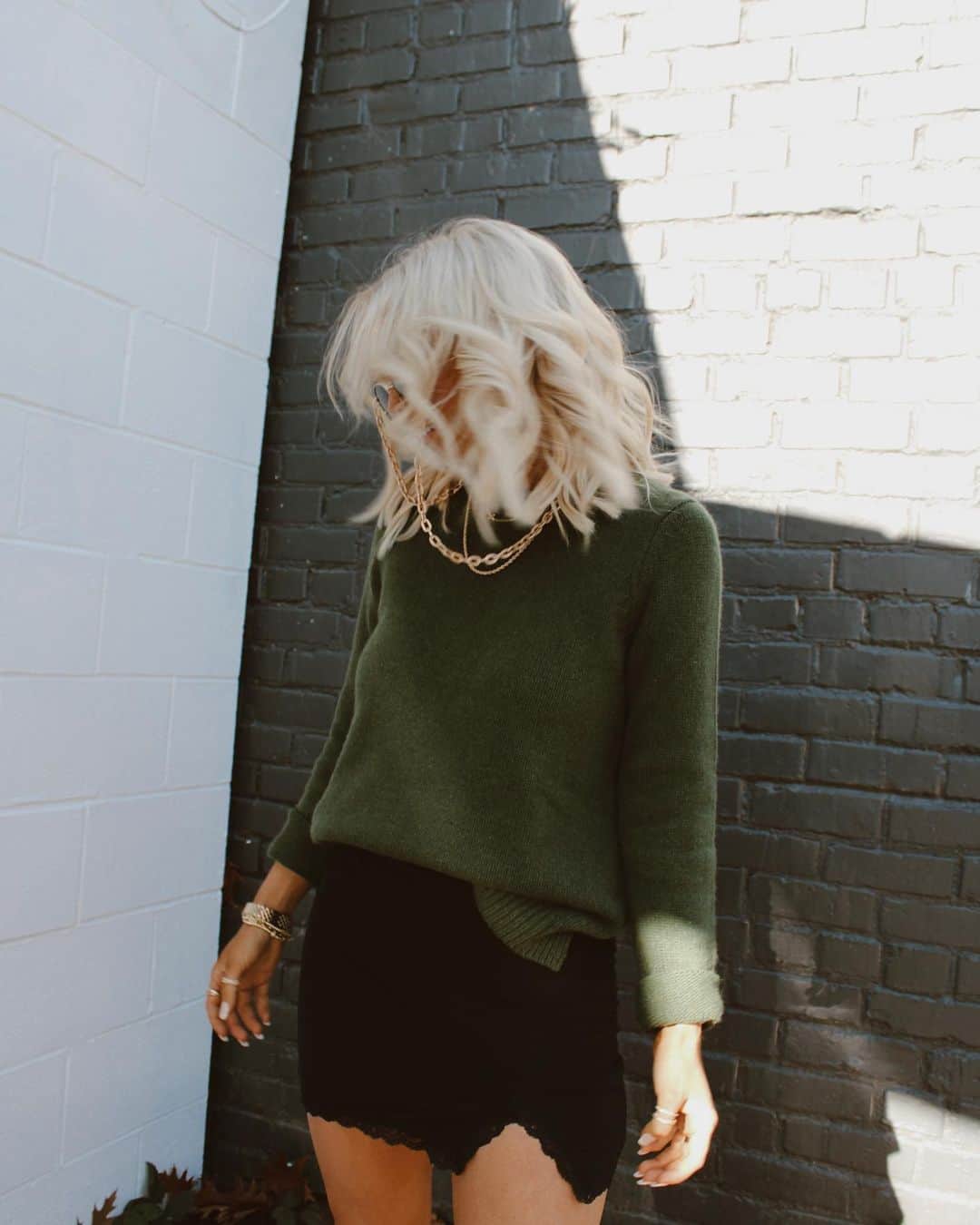 ニコールミラーのインスタグラム：「An outfit to repeat all fall long. @xonitarose is #CozyinNMCashmere. 🍂」