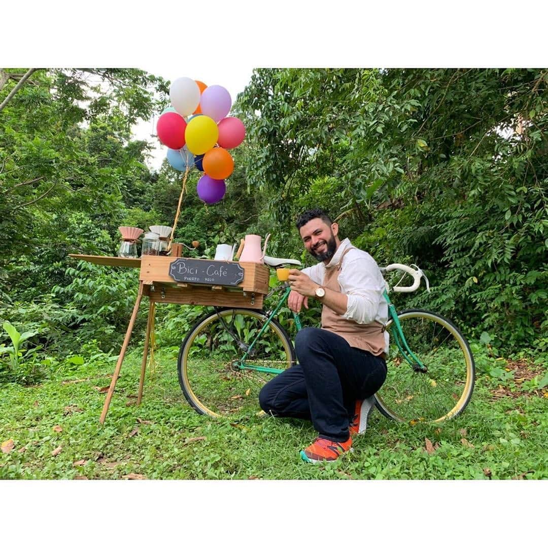 Fuji Bikesさんのインスタグラム写真 - (Fuji BikesInstagram)「@barista07, a five-time Puerto Rican Barista Champion, uses his vintage #FujiBikes for his Bici-Cafe! Doesn't this make you want to stop by for a latte?  #bicycle #coffee #coffeelover #coffeeshop」11月11日 0時28分 - fujibikes