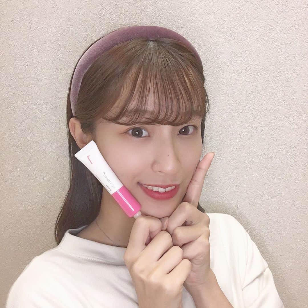 佐藤華純のインスタグラム：「.  【 #WELLA 】  WELLAさんから、"カラーモーション+ 4ウィークプログラム"🌷  サロンカラー後の週ごとに変わる髪の状態に合わせたトリートメント！  今回は発色キープの①を使いました✌🏻  この間、カラーをしたところなので、しっかり発色キープしていきたい🐷 美容室と同じレベルのヘアケアを家でできるのは最高っ！  #ミスキャンパス立命館2020 #MCR2020  #立命館 #立命館大学 #京都 #女子大生  #ミスキャン #ミスコン #ファイナリスト  #カラーモーション #4ウィークプログラム #さあサロンに行こう #イルミナカラー #イルミナ #ウエラプロフェッショナル #NYNY #さあNYNYに行こう」