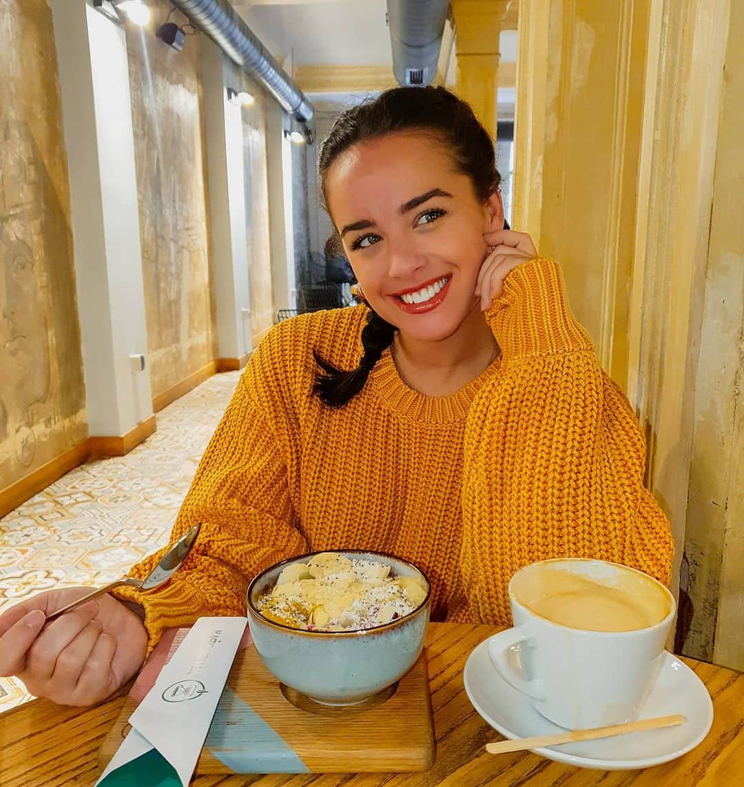 ジョージア・メイ・フットのインスタグラム：「Today's good mood is sponsored by coffee ☕」