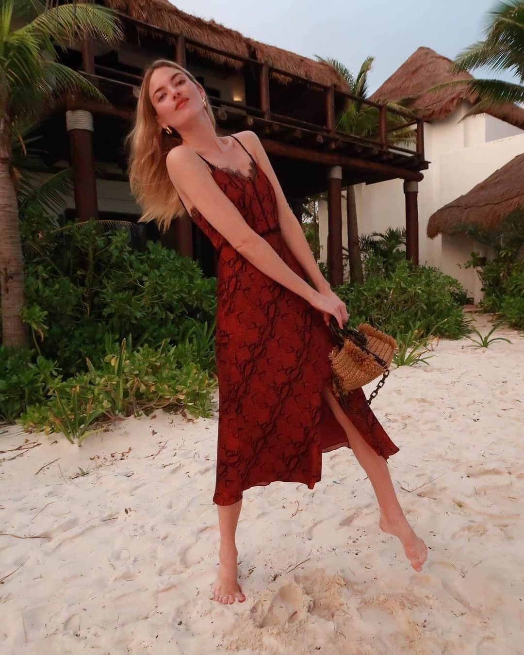 マーサ・ハントさんのインスタグラム写真 - (マーサ・ハントInstagram)「a frolic」11月11日 0時39分 - marthahunt