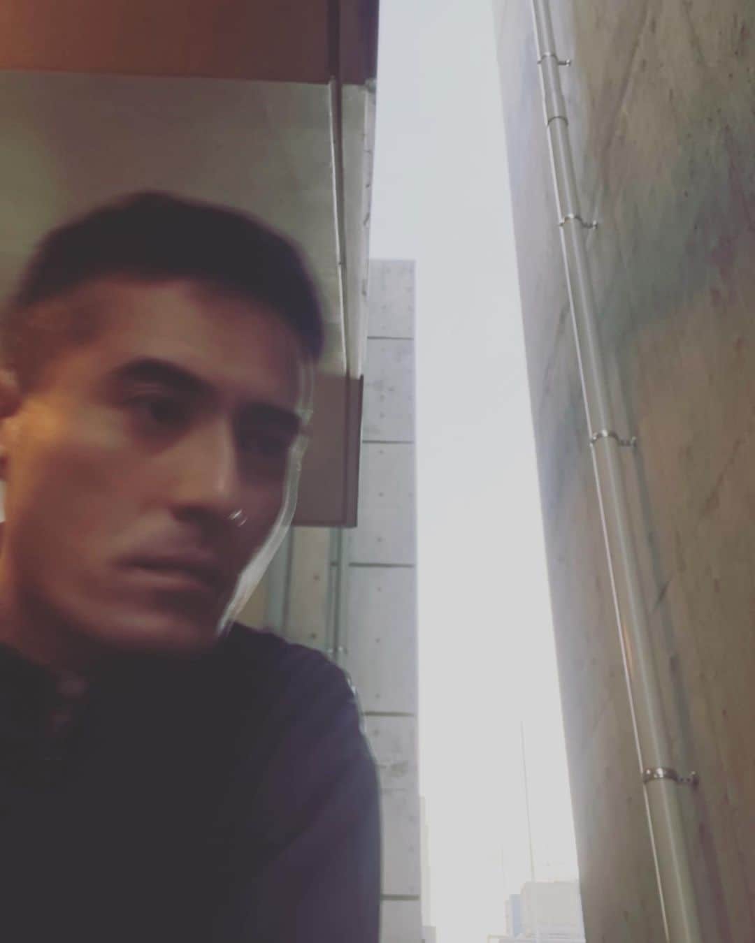 青木伸輔のインスタグラム：「日付変わってしまいましたが、本日無事舞台初日を迎えることができました！御来場してくださった方々、ありがとうございます。 #女剣士小夏 #舞台 #演劇 #シアターグリーンboxinboxtheater #池袋」