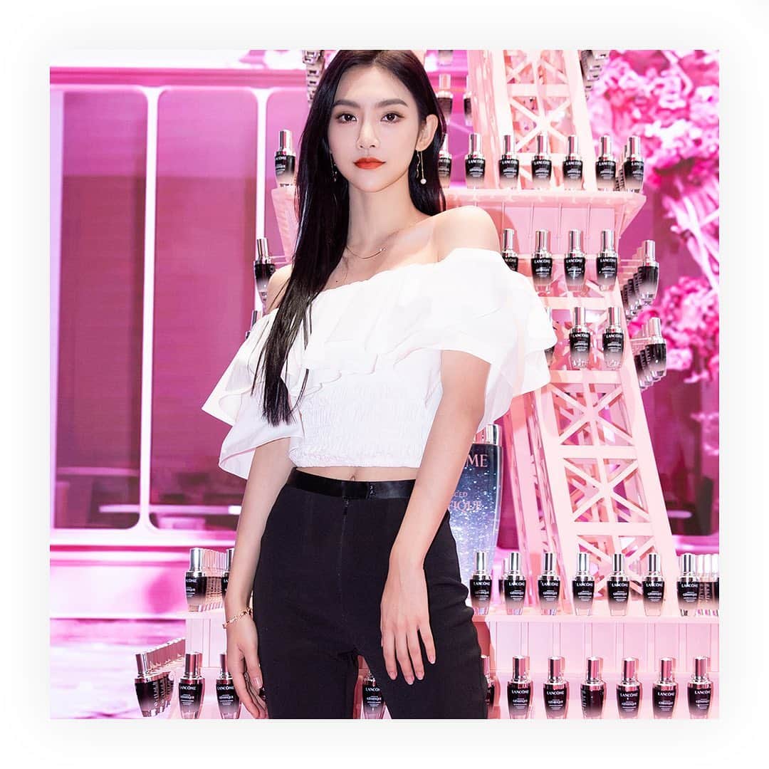 Lancôme Officialさんのインスタグラム写真 - (Lancôme OfficialInstagram)「A few days ago a couple of very special guests joined us to inaugurate the Lancôme new flagship! Thank you to @Liul_z & @keni69980 for this incredible night.  133-135, L1 Floor, APM Mall NO.138 Wangfujing Street, Dongcheng District, Beijing. #Lancome #HouseOfHappiness」11月11日 1時03分 - lancomeofficial