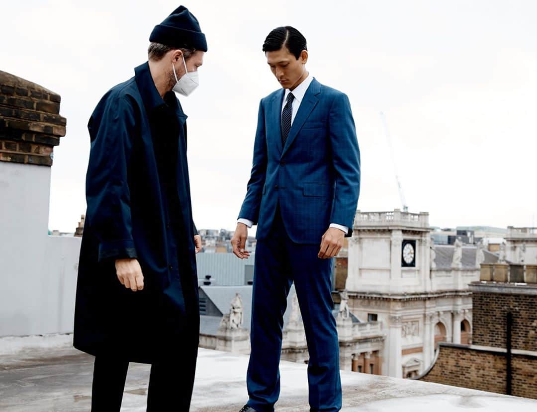 ギーブス&ホークスのインスタグラム：「Behind the scenes at our AW20 campaign shoot overlooking Savile Row & the roof tops of Mayfair with Creative Director @daniel.kearns   Collection available online now.  #GievesandHawkes #SavileRow #No1SavileRow #AutumnWinter #BTS」