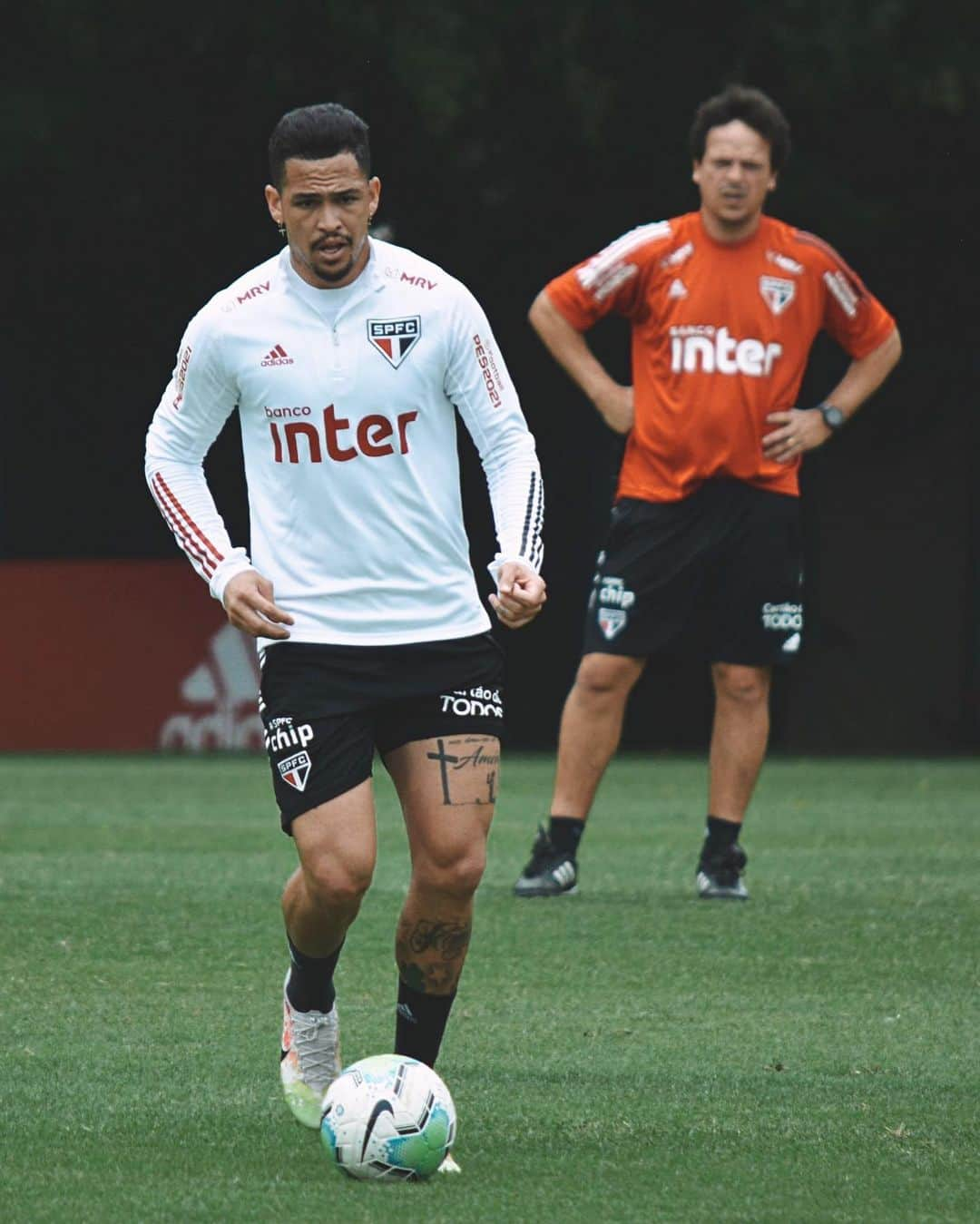 São Paulo FCさんのインスタグラム写真 - (São Paulo FCInstagram)「𝐓𝐫𝐞𝐢𝐧𝐨 ✔️ ⠀⠀⠀⠀⠀⠀⠀⠀⠀ ⚽️ Vem, quartas de final da @copadobrasil! ⠀⠀⠀⠀⠀⠀⠀⠀⠀ #VamosSãoPaulo 🇾🇪 ⠀⠀⠀⠀⠀⠀⠀⠀⠀ 📸 Erico Leonan / saopaulofc.net」11月11日 1時01分 - saopaulofc