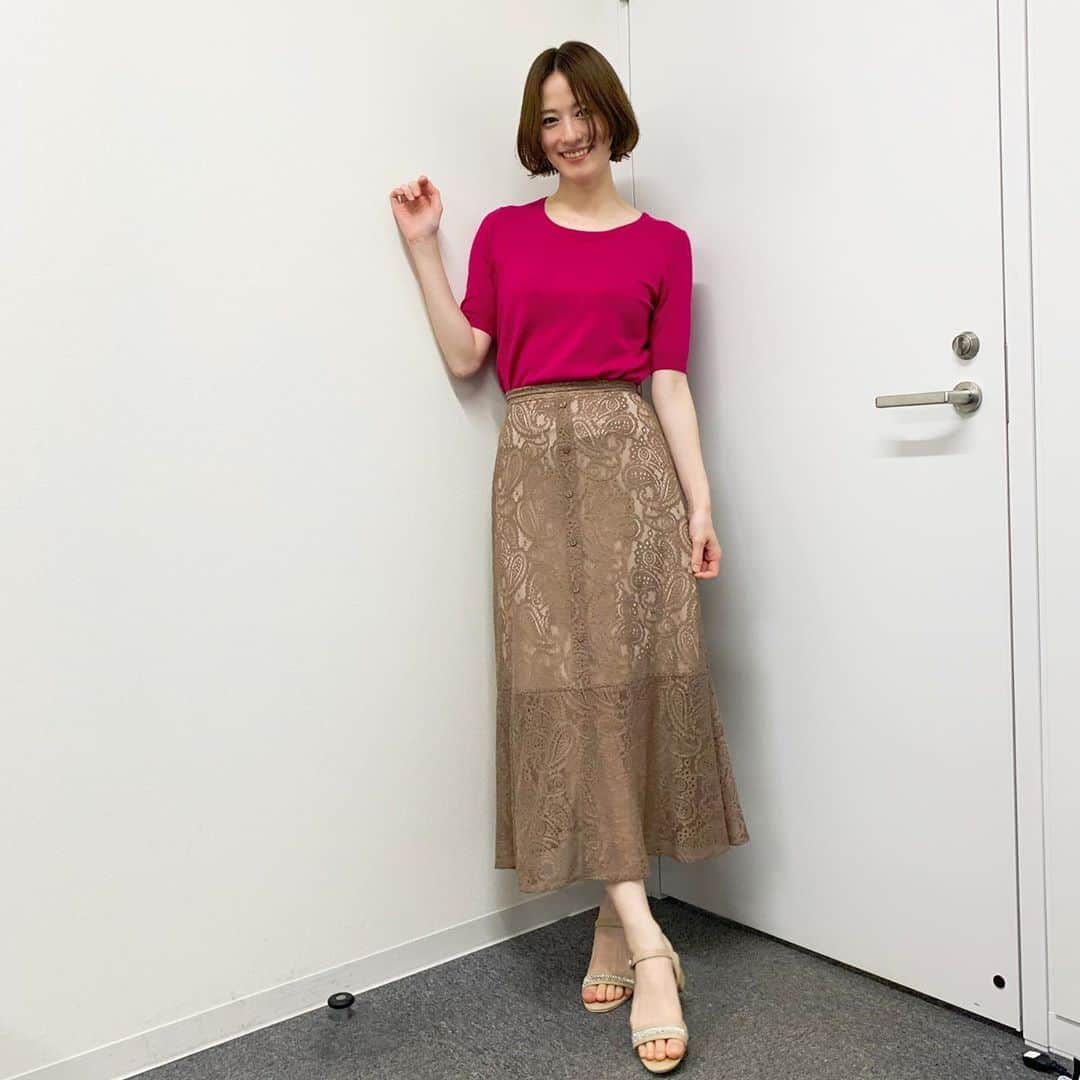 のインスタグラム：「ㅤㅤㅤㅤㅤㅤㅤㅤㅤㅤㅤㅤㅤ 『BSイレブン競馬中継 SUNDAY』 (2020.5.24分)のお衣装です☻ ㅤㅤㅤㅤㅤㅤㅤㅤㅤㅤㅤㅤㅤ スカート♥︎Marie Hill #mariehill ㅤㅤㅤㅤㅤㅤㅤㅤㅤㅤㅤㅤㅤ 透け感が絶妙🥰❤️ ㅤㅤㅤㅤㅤㅤㅤㅤㅤㅤㅤㅤㅤ #衣装戦隊ミヤジマン #衣装 #fashion #ファッション #ootd #ootdfashion #コーディネート #今日のコーデ #codinate #bs11 #bsイレブン競馬中継 #競馬 #競馬女子 #umajo #ウマジョ #宮島咲良 #ミヤジマン #ぼっち戦隊ミヤジマン」