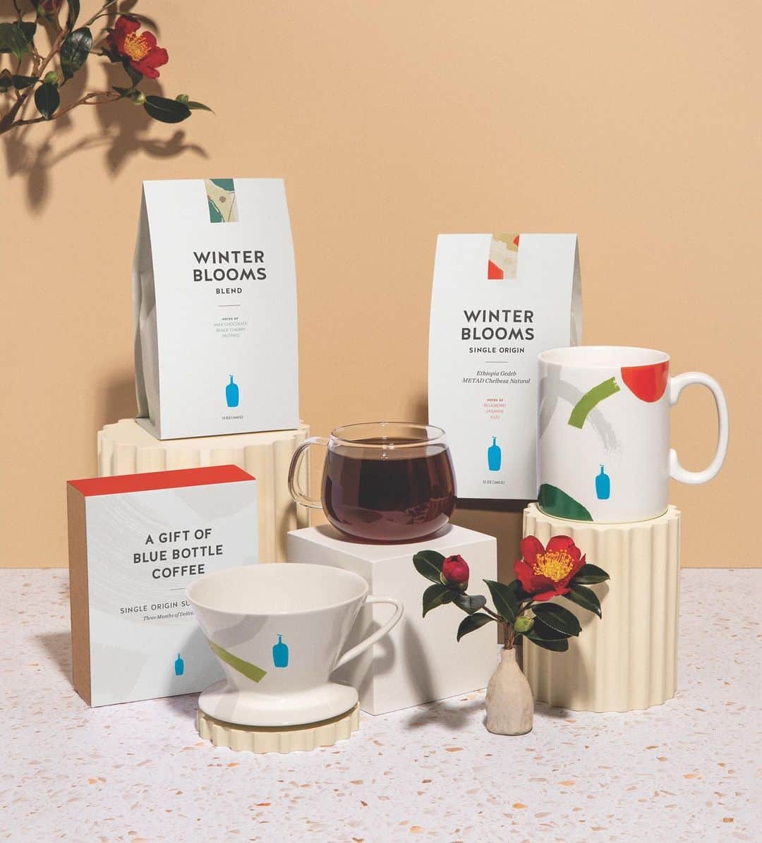 Blue Bottle Coffeeのインスタグラム：「Our 2020 Winter Blooms Holiday Collection is here.   This collection celebrates winter’s quiet beauty and the promise of new growth. From grounding to ethereal, the coffees and wares will comfort, uplift, and renew.  The limited-edition collection was inspired by the works of longtime Blue Bottle floral artist Sayaka Wada. Her stunning arrangements bring the season’s sense of possibility to life.」