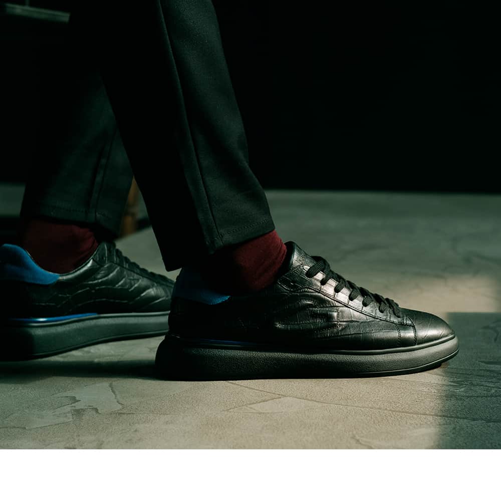 アルベルトガルディアーニのインスタグラム：「Get a taste of #Guardiani’s black crocodile printed sneakers.⁣ #MenShoes」