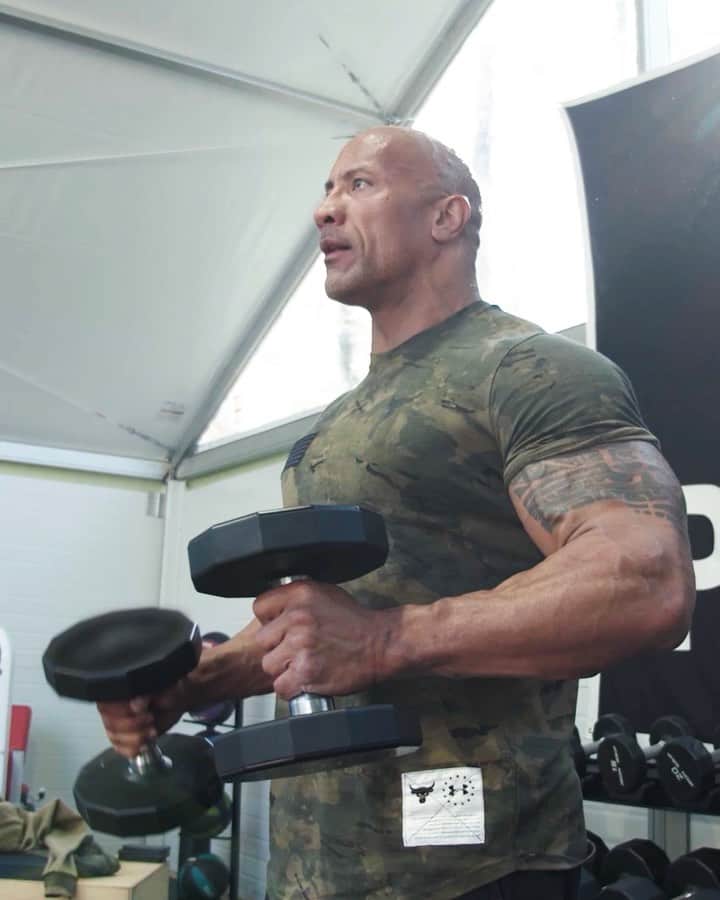 Under Armourのインスタグラム：「The new #ProjectRock collection supports Team Rubicon--a veteran-led non-profit whose members devote themselves to helping people prepare, respond, and recover from disasters and humanitarian crises. Hit link in bio to shop @therock’s latest collection, made for our heroes.」