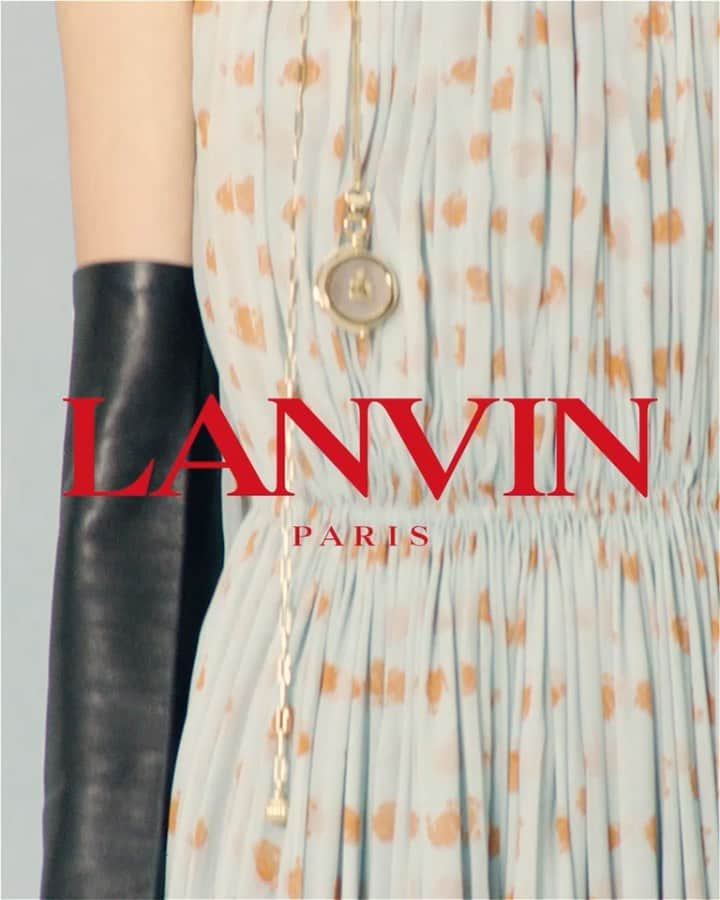 ランバンのインスタグラム：「#LanvinFW20 signature looks for men and women. Available online and in stores.」