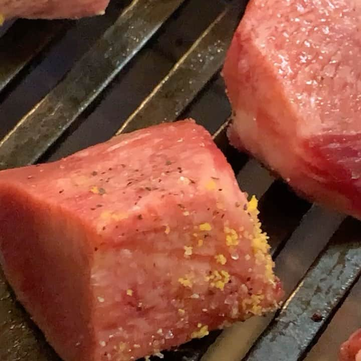 小林勇貴のインスタグラム：「#焼肉 #厚切り牛タン #牛肉 #牛タン」