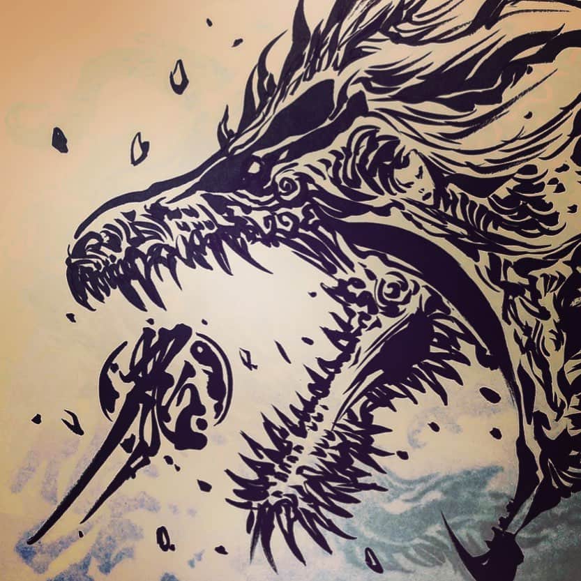 雨宮慶太のインスタグラム：「花喰らう麟龍 ＃筆練習#dragon #monster  #sketch #creature #japan  #fairy  #pencil #drawing #draw #art  #illustration  #keitaamemiya」