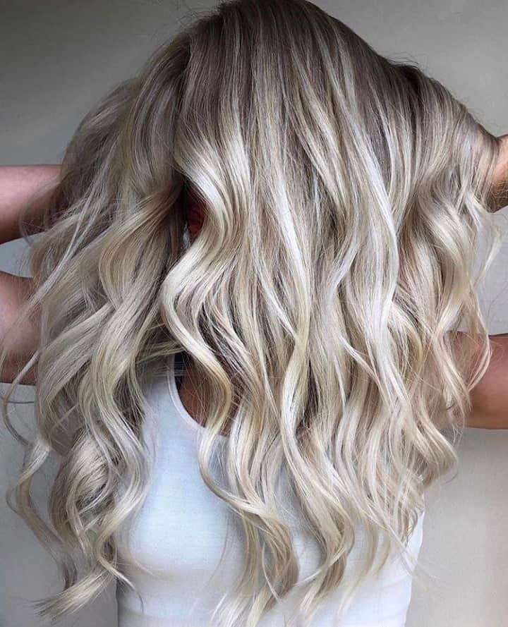 CosmoProf Beautyさんのインスタグラム写真 - (CosmoProf BeautyInstagram)「Secure a beautiful blonde tone for your client this holiday season, created by @tabetha_and_co. Here's the formula👇⁣⁣ ⁣⁣ Joico Lumishine Demi-Permanent Liquid 10NG⁣⁣ Joico 1oz Lumishine Demi-Permanent Liquid 9V⁣⁣ Joico 1/2oz Lumishine Demi Liquid10SB⁣⁣ Joico K-PAK Color Therapy Color Protecting Shampoo and Conditioner⁣⁣ ⁣⁣ SHOP the Joico K-PAK Color Therapy Shampoo, Conditioner, Dry Shampoo Holiday Trio to stock up for the Holidays via #LinkInBio⁣⁣ ⁣⁣⁣⁣ #repost #joico #joicocolor #cosmoprofbeauty #licensedtocreate⁣⁣ #teasylights #brightblonde  #blondehair #blondespecialist #blondes #blonding #livedinhair #livedincolor #handpaintedhair」11月11日 1時28分 - cosmoprofbeauty
