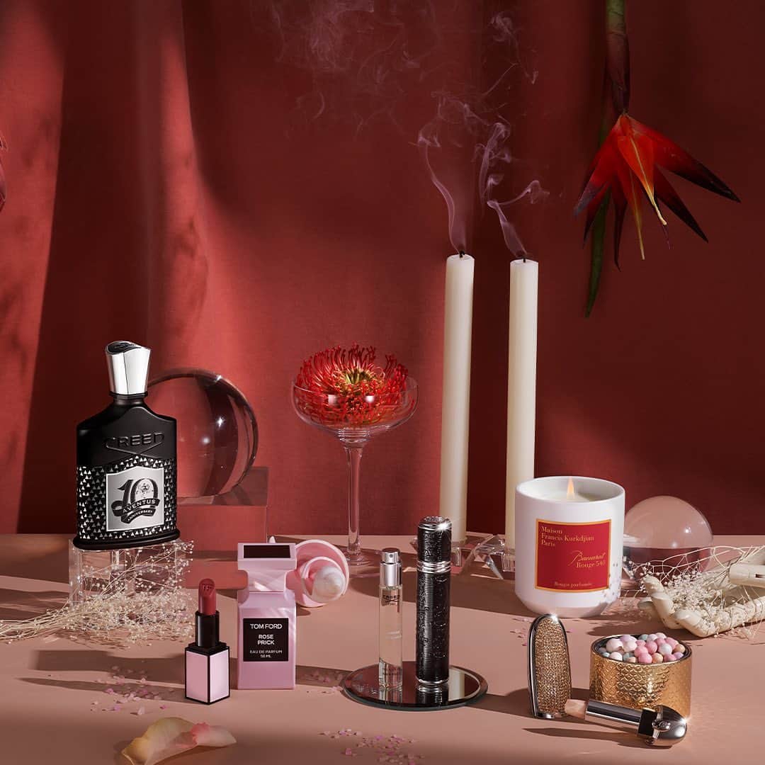 Saks Fifth Avenueさんのインスタグラム写真 - (Saks Fifth AvenueInstagram)「Celebrate beautifully this holiday season with our #SaksBeauty heroes for gifting—and for getting. #SaksHoliday」11月11日 1時30分 - saks