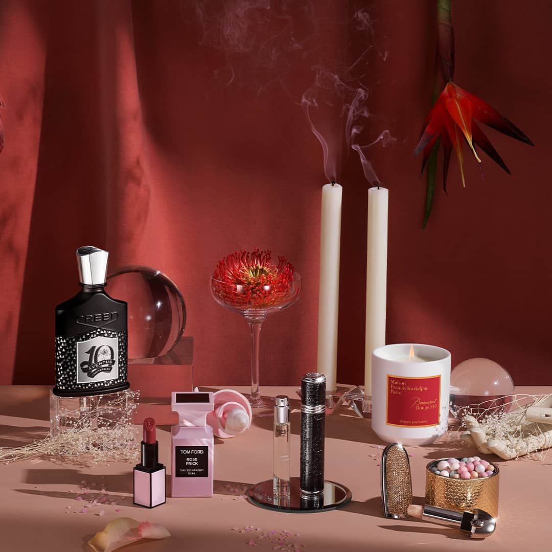 Saks Fifth Avenueのインスタグラム：「Celebrate beautifully this holiday season with our #SaksBeauty heroes for gifting—and for getting. #SaksHoliday」