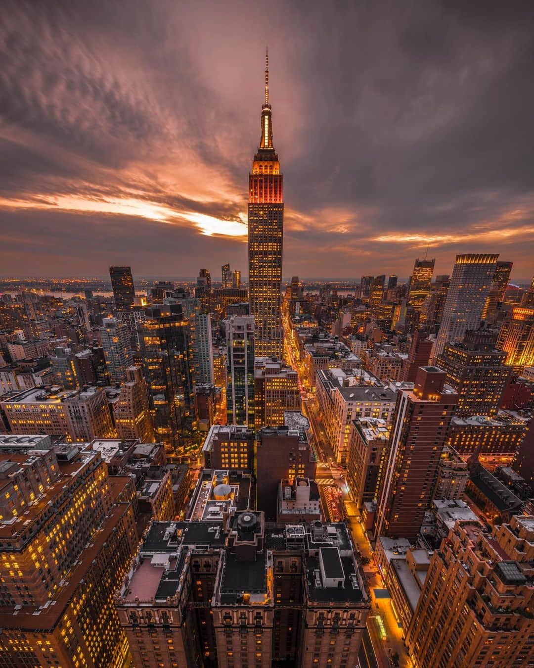 Empire State Buildingさんのインスタグラム写真 - (Empire State BuildingInstagram)「⭐️ PICK OUR 2020 PHOTO CONTEST WINNERS! Tap bio link to vote now! ⭐️  ⠀⠀⠀⠀⠀⠀⠀⠀⠀  You can vote once per category, per day through Friday 11/13.  ⠀⠀⠀⠀⠀⠀⠀⠀⠀  Check back here later today to vote for our Grand Prize & Second Place winners! 🎉  ⠀⠀⠀⠀⠀⠀⠀⠀⠀  📷: 2016 Finalist, @wantedvisual #EmpireStateBuilding」11月11日 1時31分 - empirestatebldg