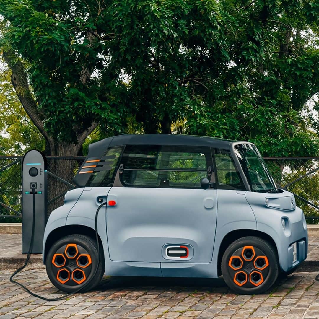 Citroënのインスタグラム：「Citroën Ami - 100% ëlectric, with a truly unique style, just like yours!  Orange, Vibe, Pop … let your personality shine through. #CitroënAmi #ËlectricforAll #InspirëdbyYouAll #Mobility #UrbanMobility #Urban #Car #Instacar #CarofInstagram #Lifestyle #Electric #Design #City #Fashion」