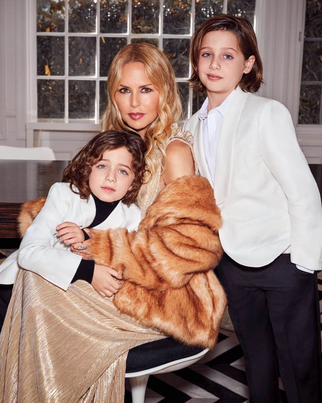 レイチェル・ゾーのインスタグラム：「The holidays are here and I am so happy to share that I have created another incredibly glamorous holiday and resort collection with @janieandjack ✨Today we are launching the Exclusive Party Collection that includes signature metallic dresses, soft velvet suiting and playful prints that you and your little ones will love! No matter what your plans are this holiday season, we can still find our own ways to dress up and celebrate! I hope you love this collection as much as I do and always remember that #glamour is a state of mind! Shop the Exclusive Party Collection at the link in my bio. ✨XoRZ #holidayseason #janieandjack」