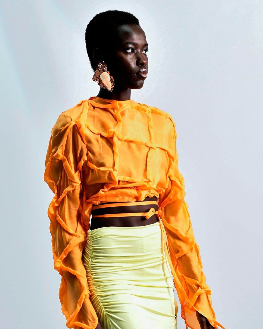 Fashion Weekさんのインスタグラム写真 - (Fashion WeekInstagram)「Orange crush 🧡 @acnestudios Spring/Summer 2021, photographed by @gettyimages」11月11日 2時02分 - fashionweek