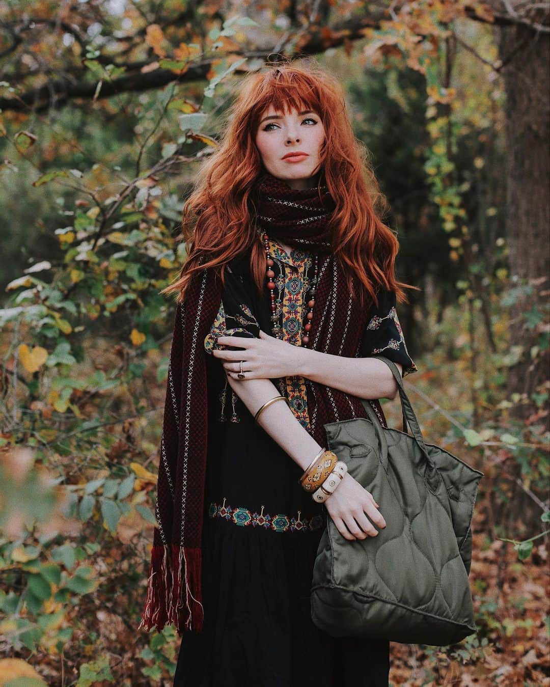 ジェーン・アルドリッジのインスタグラム：「🍂🍁 perfect day for this silk 70s French dress from @garment_modern, I miss our trips to Austin to go see them 🥺」