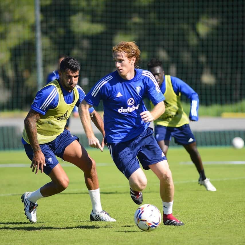 アレハンドロ・フェルナンデス・イグレシアスのインスタグラム：「Otro gran entrenamiento del equipo!  💪⚽️ Preparados para todo lo que viene」