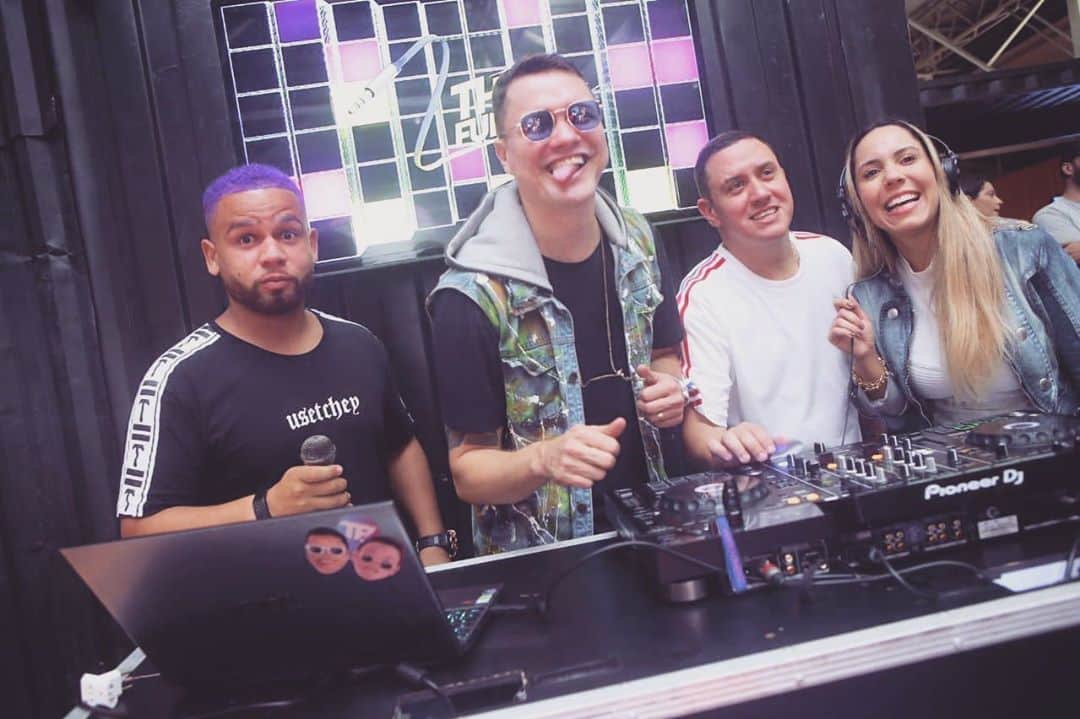 Mulher Melãoのインスタグラム：「🎶🎵🎶🎵🙃 Vlw @thefunkdjs」