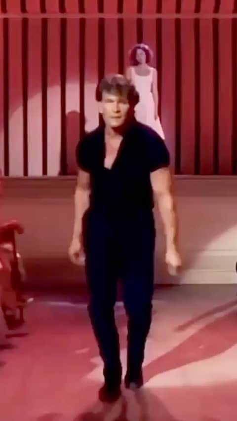 ヤスミン・アル＝マスリーのインスタグラム：「Of @dirtydancingmovie .. tonight’s mood.. #dance me to the #moon ❤️🎶🎶 #patrickswayze 😍 #dirtydancingmovie #80s #mood」