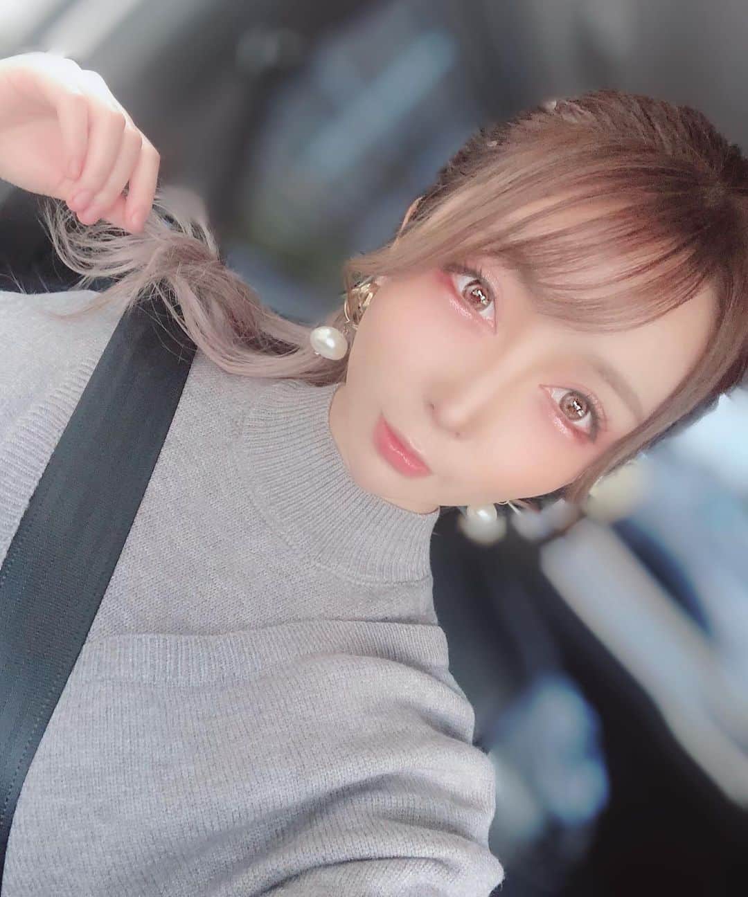 のインスタグラム：「久々〜🌻  #シールエクステ#グラデーションヘアー #グラデーションエクステ #ハイトーンカラー #ヘアスタイル #ロングヘア #セクシー #セクシー女優#女優#porn #star」