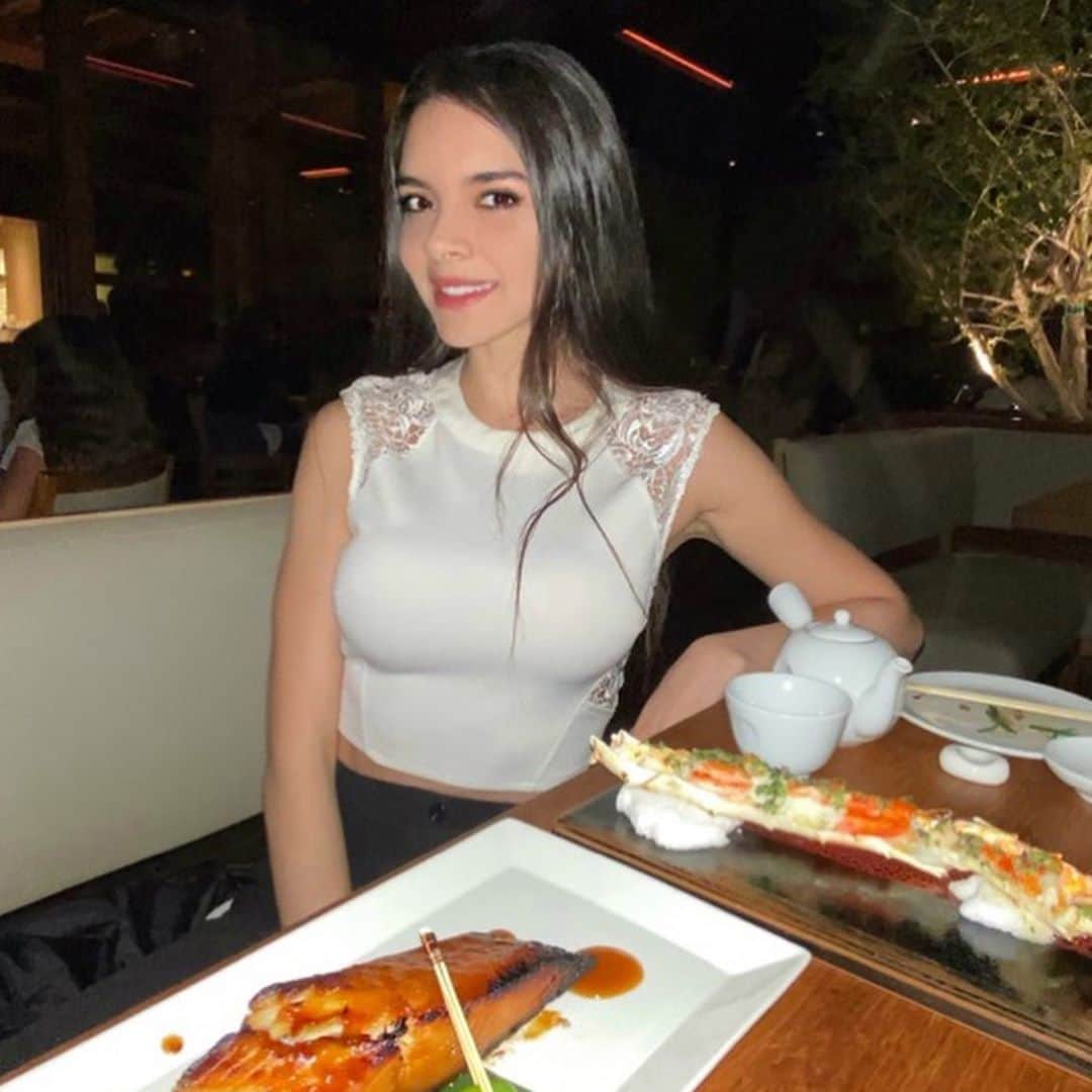 パオラ・ポーリンのインスタグラム：「This birthday week was filled  with so much love ❤️🎂🦂and  a year full of wisdom!  I celebrated with all my special ones at my favorite restaurants in LA. NOBU, CRAIGS, SAN VICENTE BUNGALOWS and ROCK AND ROLL SUSHI (if you know you know ).. which one is your favorite ? Comment below 👇 let’s see which place wins!  -  Este cumpleaños estuvo lleno de tanto amor ❤️ 🎂 🦂y un año lleno de sabiduría!  - Lo celebré con todos mis amigos especiales en mis restaurantes favoritos en Los Angeles. NOBU, CRAIGS, SAN VICENTE BUNGALOWS y ROCK AND ROLL SUSHI .. ¿cuál es tu favorito? Comenta 👇, veamos qué lugar gana!」