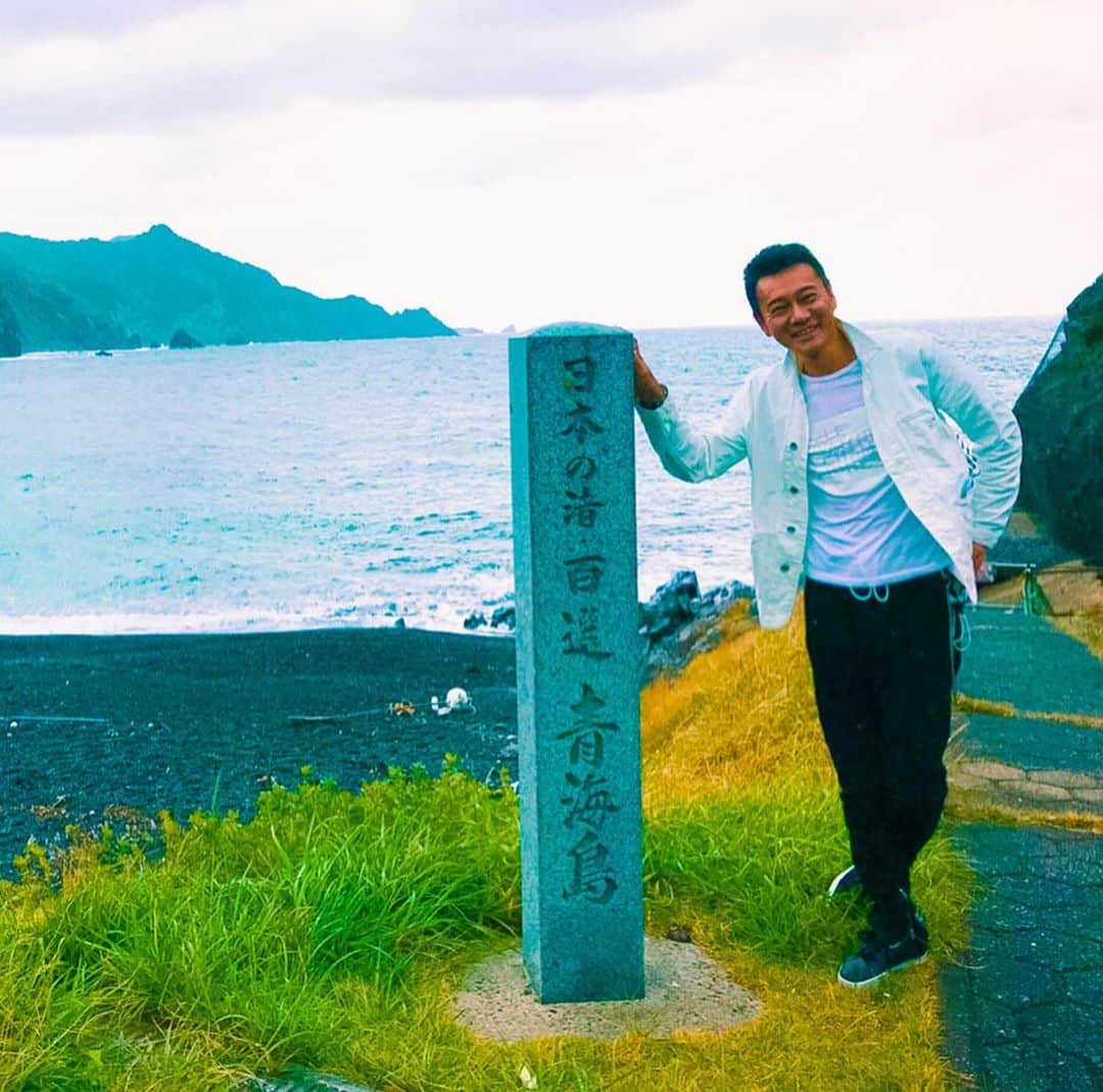 元木行哉のインスタグラム：「絶景クルージングを堪能﻿！ ﻿ Kビジョンのコラム『元木行哉の高い所は苦手です』を更新しました。﻿ ぜひ、Facebookで検索してみてください🙏﻿ ﻿ #staysafe #facebook #山口県 #観光 #人気 #雄大 #自然 #秋 #長門市 #写真 #photography #旅 #naturephotography #japan #元木行哉 #感動 #神秘的 #青海島 #青海島観光遊覧船」