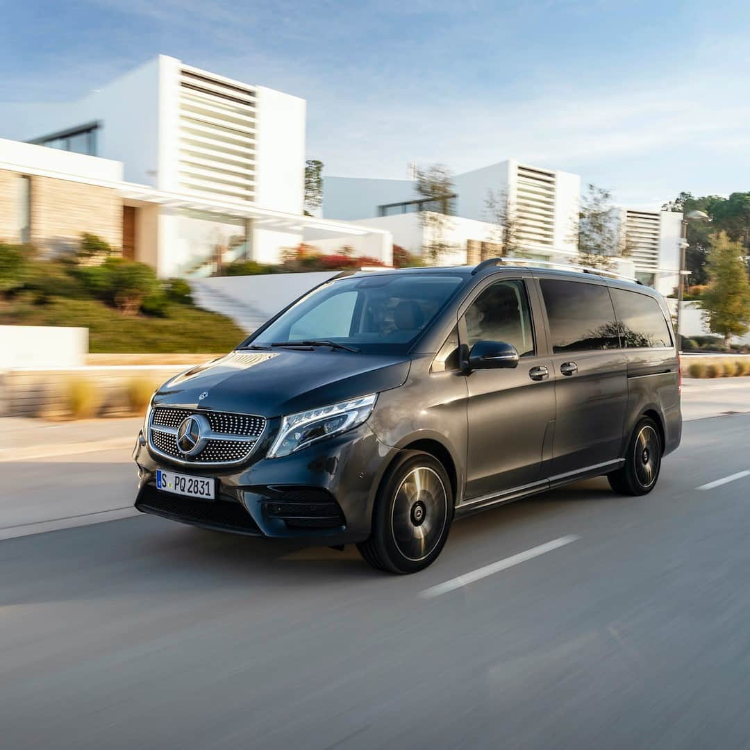 メルセデス・ベンツさんのインスタグラム写真 - (メルセデス・ベンツInstagram)「Next level driving comfort in the MPV segment: As of now, the Mercedes-Benz V-Class comes with the AIRMATIC air suspension system.  #VClass #AIRMATIC #mercedesbenz #MBVans #MPV」11月11日 12時00分 - mercedesbenz