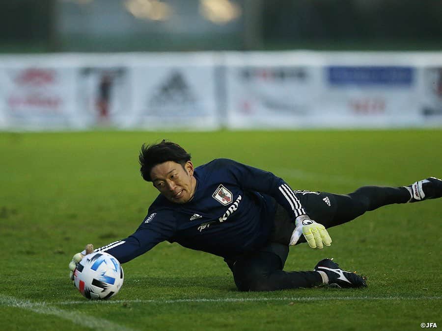 日本サッカー協会さんのインスタグラム写真 - (日本サッカー協会Instagram)「【2020.11.10 Training②📸】  代表活動へ合流直前の日曜日に試合を行った選手たちは引き続き疲労回復、コンディショニングを主としたメニューでトレーニングを終えましたが、それ以外の選手たちは約90分、精力的にトレーニングを行いました。  ⌚11/13(金)23:15KO 🆚パナマ🇵🇦 📺フジテレビ系列 ⌚11/18(水)5:00KO 🆚メキシコ🇲🇽 📺NHK BS1 ※いずれも日本時間  📹チームに密着した映像 #TeamCam は公式YouTubeチャンネル #JFATV で配信中  #daihyo #jfa #新しい景色を2022」11月11日 12時12分 - japanfootballassociation